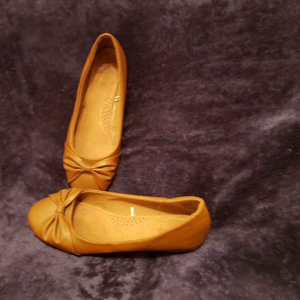 Tan flats